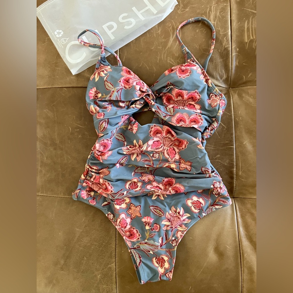 Twist & cut-out floral one piece with tummy control swimsuit - Picture 4 of 5